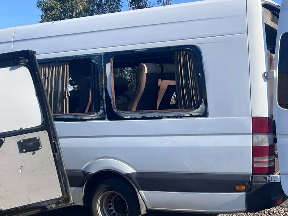 Ворог вдарив по рейсовому автобусу на Нікопольщині: багато загиблих і поранених (фото)