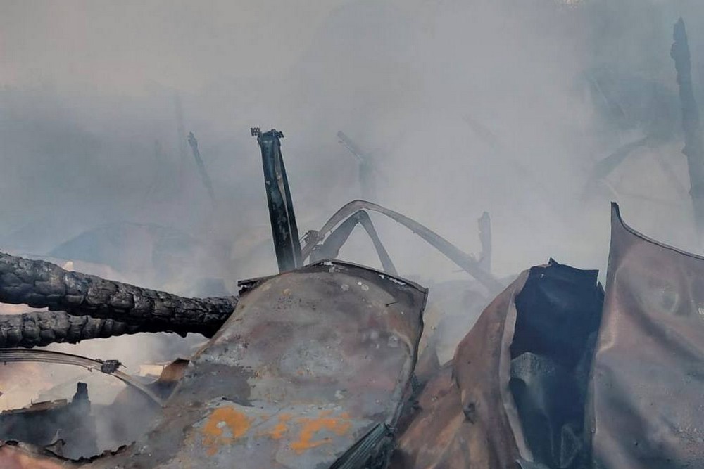У Нікополі вбито людину, понівечено магазини, дитячий садочок, підприємства в районі і області (фото) У Нікополі вбито людину, понівечено магазини, дитячий садочок, підприємства в районі і області (фото)