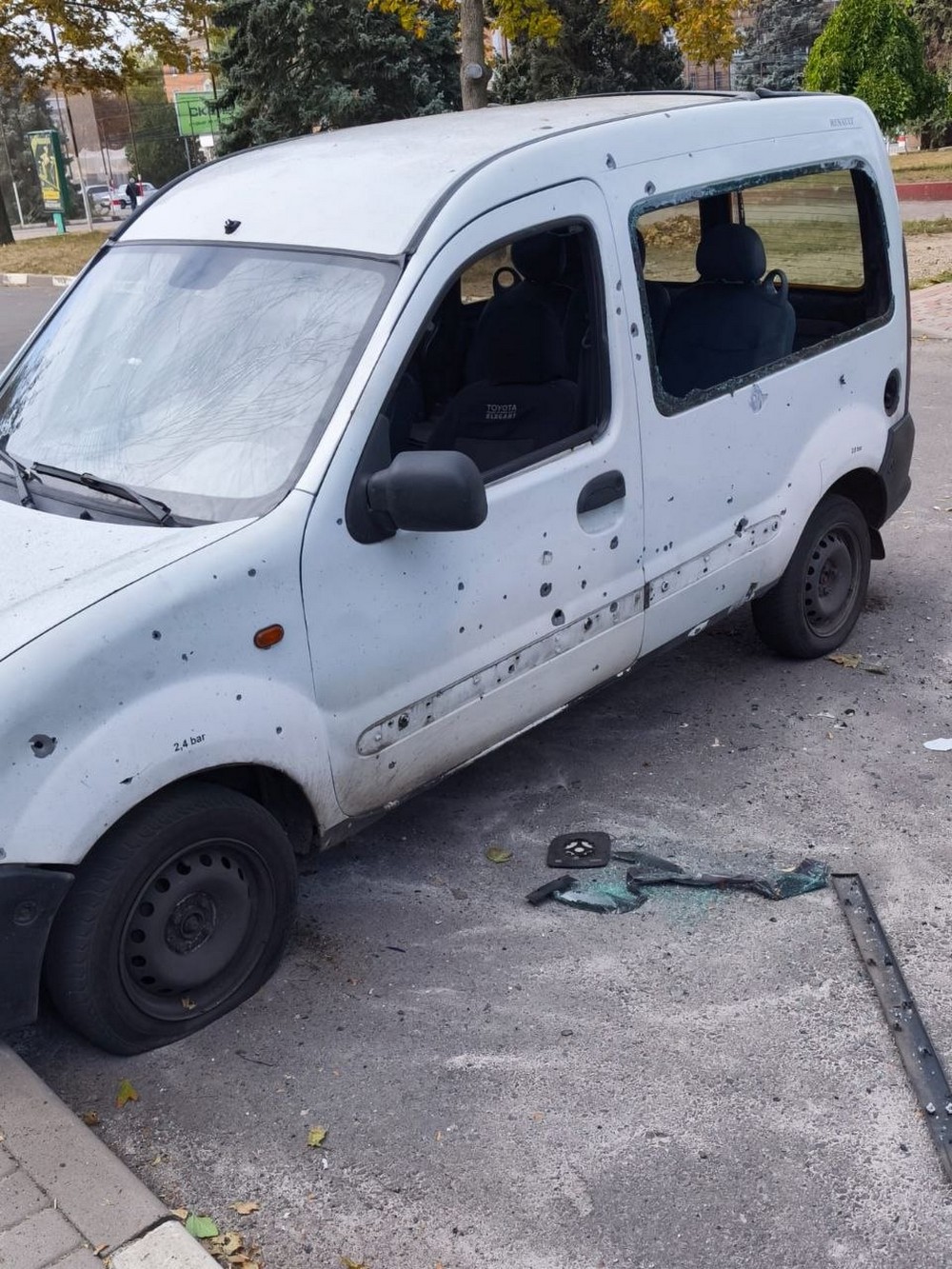 У Нікополі двоє поранених, понівечено музей, четверо поранених у Зеленодольській громаді, атаковано авто ДТЕК, під ударом були також Кривий Ріг і Дніпровський район (фото) У Нікополі двоє поранених, понівечено музей, четверо поранених у Зеленодольській громаді, атаковано авто ДТЕК, під ударом були також Кривий Ріг і Дніпровський район (фото)