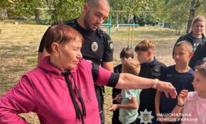 На Нікопольщині поліцейський офіцер громади провів для дітей практичне заняття з домедичної допомоги
