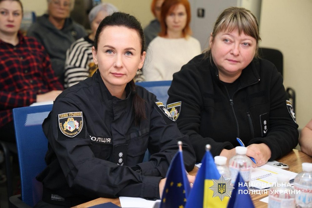 Важливо для кожного, хто шукає рідних: на Дніпропетровщині відбулася зустріч поліції з родинами безвісти зниклих (фото) Важливо для кожного, хто шукає рідних: на Дніпропетровщині відбулася зустріч поліції з родинами безвісти зниклих (фото)