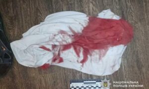 Різанина в квартирі у Нікополі: правоохоронці затримали нападника