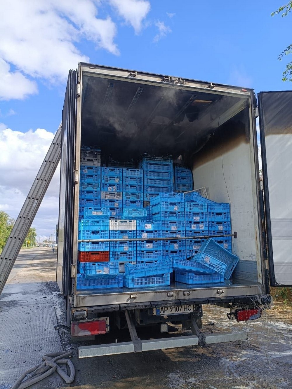 У Нікополі троє поранених, побито магазини і автівки, в районі пошкоджено сільгосппідприємство, під ударом ворога також була Синельниіквщина (фото) У Нікополі троє поранених, побито магазини і автівки, в районі пошкоджено сільгосппідприємство, під ударом ворога також була Синельниіквщина (фото)
