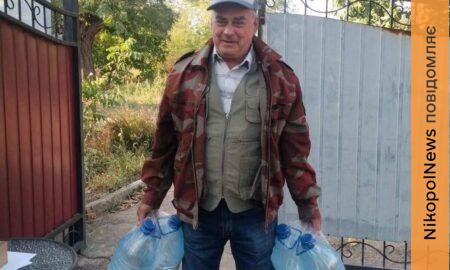 Понад 1,4 тисячі пляшок води отримали жителі Марганецької громади від міжнародних організацій (фото)