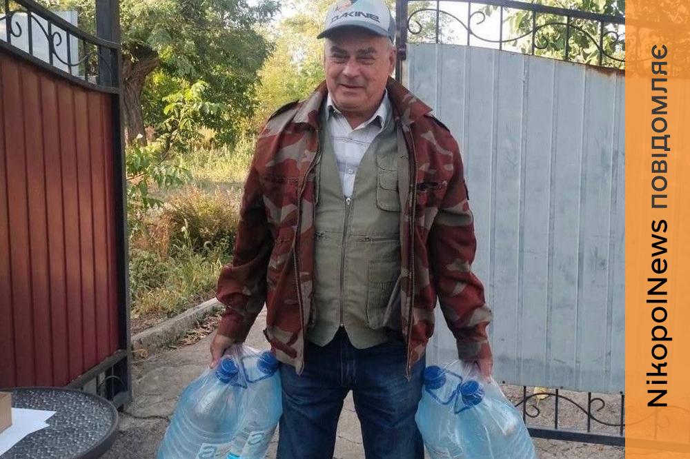Понад 1,4 тисячі пляшок води отримали жителі Марганецької громади від міжнародних організацій (фото)