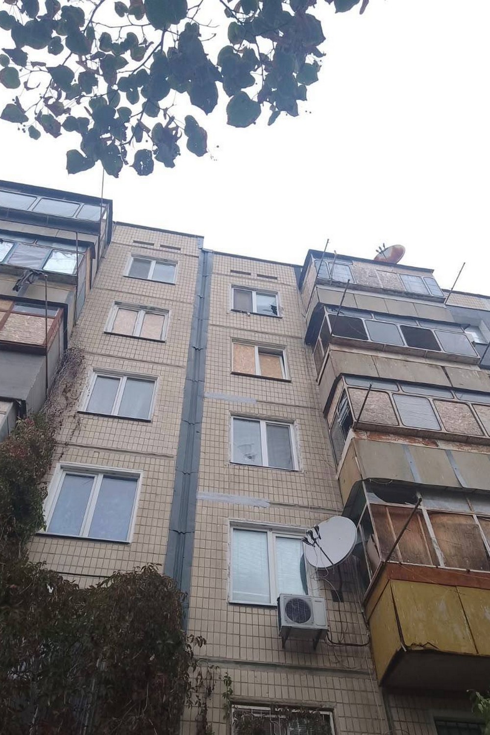 У Нікополі побито багатоповерхівку, у Дніпрі - заклади освіти, у Кривому Розі – підприємство: наслідки ворожих атак 27 вересня У Нікополі побито багатоповерхівку, у Дніпрі - заклади освіти, у Кривому Розі – підприємство: наслідки ворожих атак 27 вересня