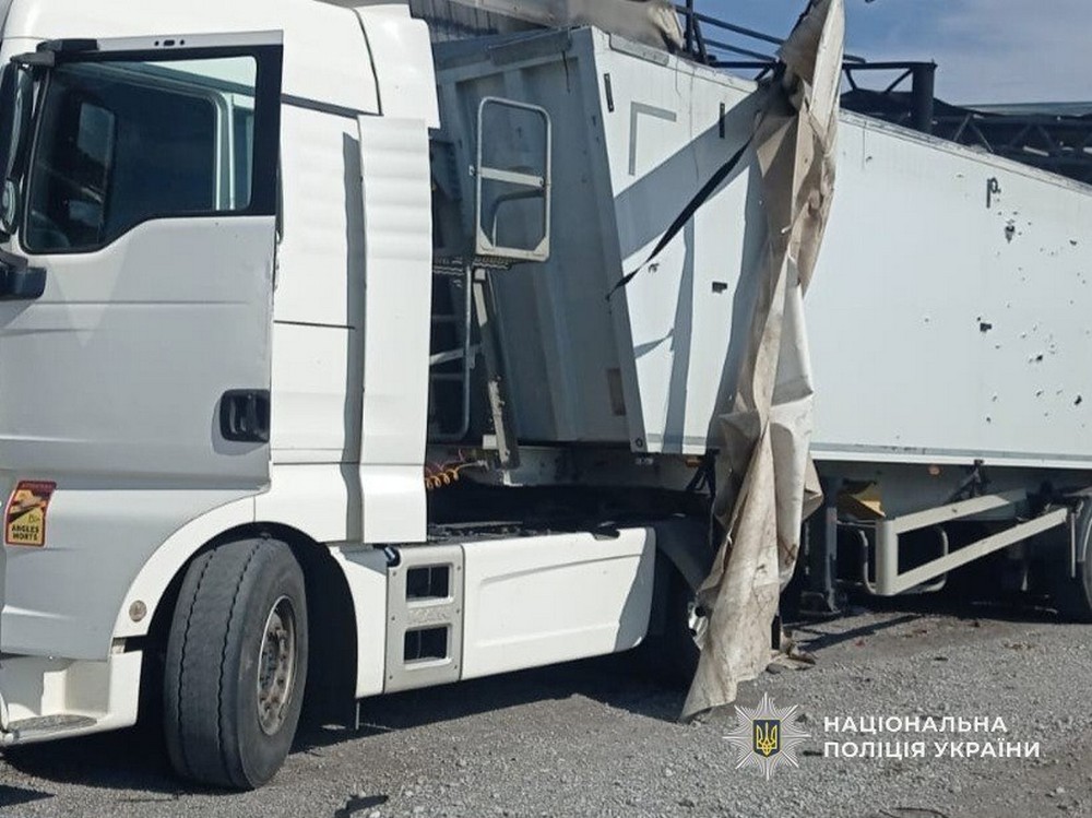 Троє поранених у Нікополі, вбиті і багато постраждалих в області – подробиці про обстріли Дніпропетровщини від поліції (фото) Троє поранених у Нікополі, вбиті і багато постраждалих в області – подробиці про обстріли Дніпропетровщини від поліції (фото)