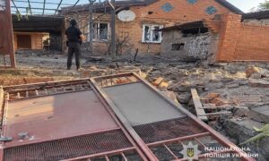 Троє поранених у Нікополі, вбиті і багато постраждалих в області – подробиці про обстріли Дніпропетровщини від поліції (фото)
