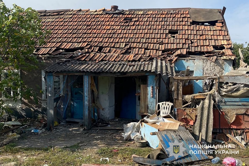 Троє поранених у Нікополі, вбиті і багато постраждалих в області – подробиці про обстріли Дніпропетровщини від поліції (фото) Троє поранених у Нікополі, вбиті і багато постраждалих в області – подробиці про обстріли Дніпропетровщини від поліції (фото)