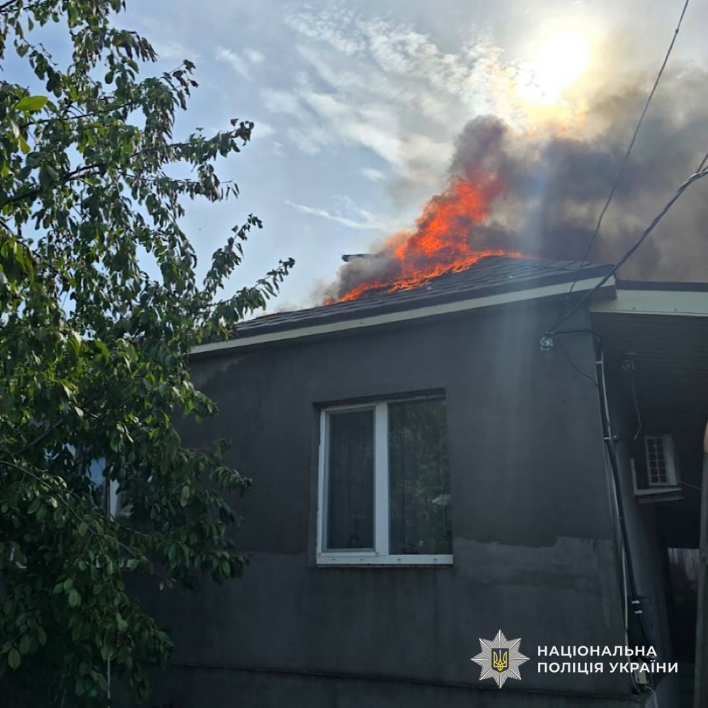 Троє поранених у Нікополі, вбиті і багато постраждалих в області – подробиці про обстріли Дніпропетровщини від поліції (фото) Троє поранених у Нікополі, вбиті і багато постраждалих в області – подробиці про обстріли Дніпропетровщини від поліції (фото)