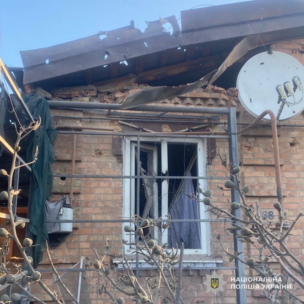 Троє поранених у Нікополі, вбиті і багато постраждалих в області – подробиці про обстріли Дніпропетровщини від поліції (фото) Троє поранених у Нікополі, вбиті і багато постраждалих в області – подробиці про обстріли Дніпропетровщини від поліції (фото)
