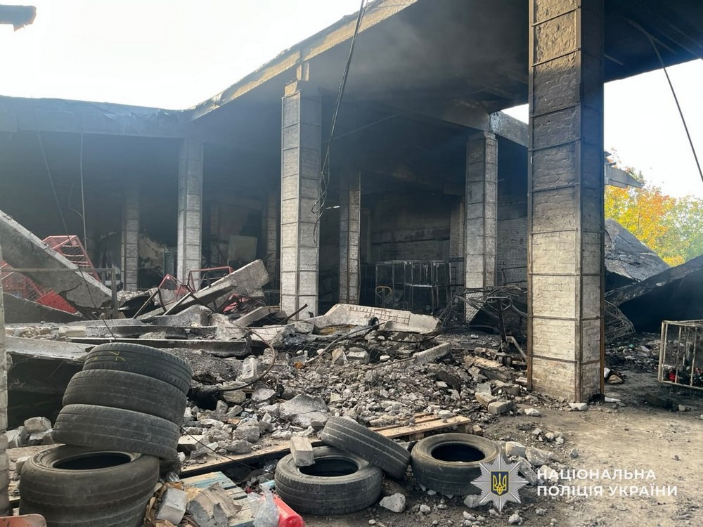 Троє поранених у Нікополі, вбиті і багато постраждалих в області – подробиці про обстріли Дніпропетровщини від поліції (фото) Троє поранених у Нікополі, вбиті і багато постраждалих в області – подробиці про обстріли Дніпропетровщини від поліції (фото)