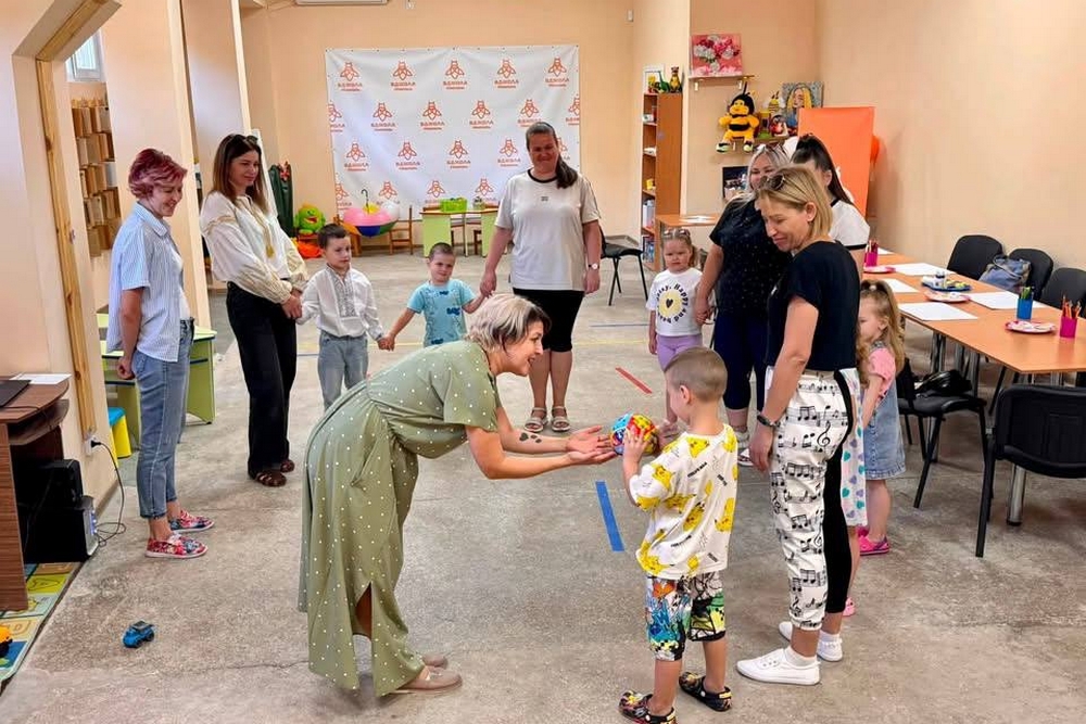 у Нікополі влаштували сімейну арттерапевтичну зустріч 12