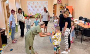 Творили, грали та обіймалися: у Нікополі влаштували сімейну арттерапевтичну зустріч (фото)