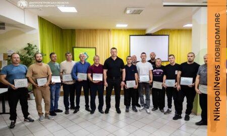 Працювали дві доби під обстрілами: комунальників, які відновлювали водопостачання на Нікопольщині, відзначив начальник ДніпроОВА (фото)