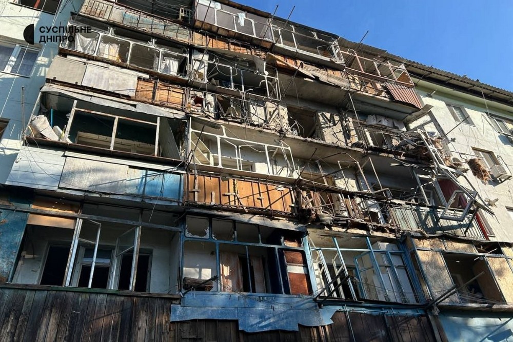 виглядає багатоповерхівка у Нікополі після чергового удару артилерією (2) виглядає багатоповерхівка у Нікополі після чергового удару артилерією (2)