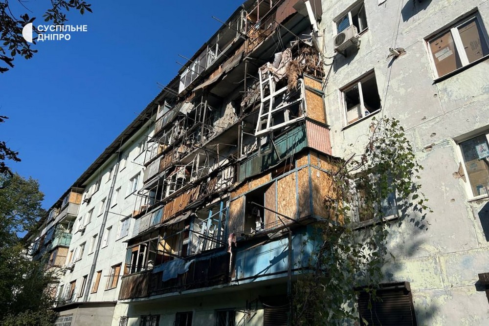 виглядає багатоповерхівка у Нікополі після чергового удару артилерією (3) виглядає багатоповерхівка у Нікополі після чергового удару артилерією (3)