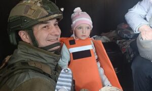 «Діти не хочуть покидати свої домівки…» Майже 500 людей евакуювали з Нікопольщини за рік поліцейські підрозділу «Білий Янгол» (фото, відео)