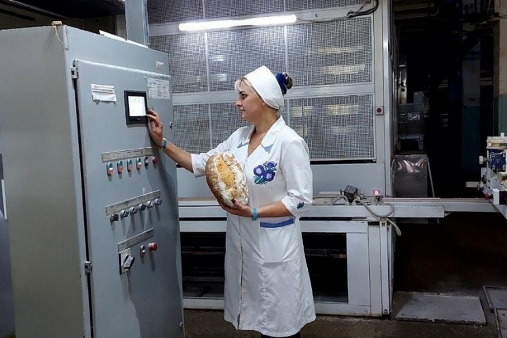 2022 пече хліб 2022 пече хліб