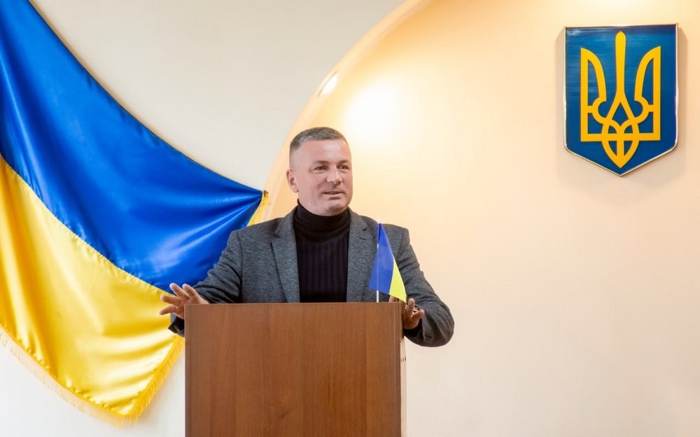 2023 червоногр голова