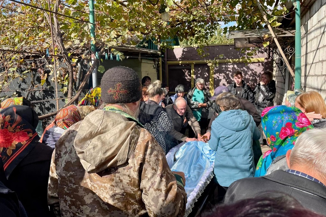Рідні, близькі, небайдужі жителі, представники влади Нікополя, віддали шану Герою та провели його в останню путь.