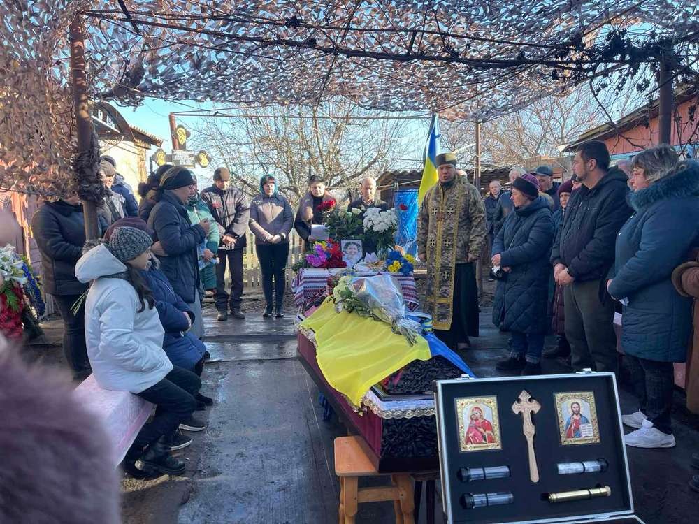 Вбиті росією мешканці Нікопольщини: Захисник з Покровської громади Тарас Завидовський загинув 18 жовтня 2923 року. Тож сьогодні треті роковини його смерті, і ми вшановуємо пам’ять Героя. Вбиті росією мешканці Нікопольщини: Захисник з Покровської громади Тарас Завидовський загинув 18 жовтня 2923 року. Тож сьогодні треті роковини його смерті, і ми вшановуємо пам’ять Героя.