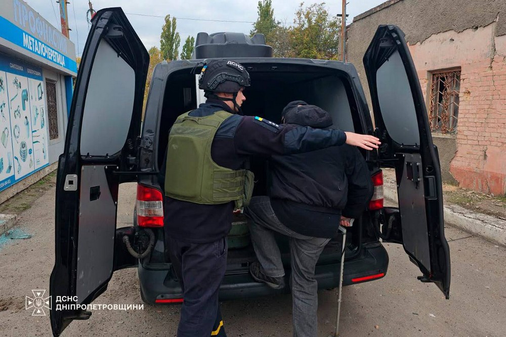 5 поранених у Нікополі, Павлограді і на Синельниківщині – ДСНС про наслідки обстрілів 28 жовтня (фото) (1) 5 поранених у Нікополі, Павлограді і на Синельниківщині – ДСНС про наслідки обстрілів 28 жовтня (фото) (1)