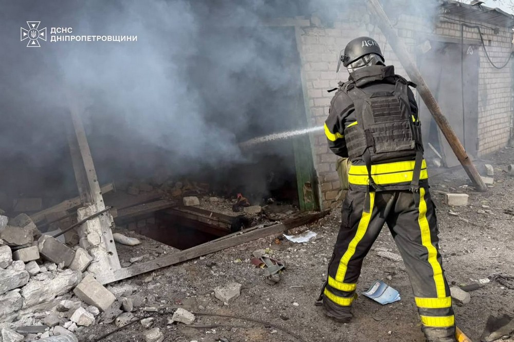 5 поранених у Нікополі, Павлограді і на Синельниківщині – ДСНС про наслідки обстрілів 28 жовтня (фото) (4) 5 поранених у Нікополі, Павлограді і на Синельниківщині – ДСНС про наслідки обстрілів 28 жовтня (фото) (4)