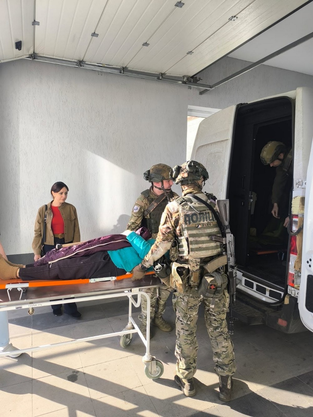 Стало надто небезпечно…: На Нікопольщині «Білі янголи» евакуювали маломобільну жінку Стало надто небезпечно…: На Нікопольщині «Білі янголи» евакуювали маломобільну жінку