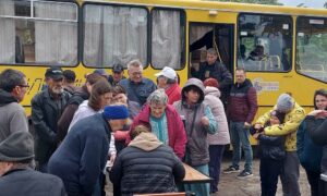 Допомогу отримали всі родини без виключення: жителям 4 сіл на Нікопольщині роздали продуктові набори від GEM і HGBF (фото)
