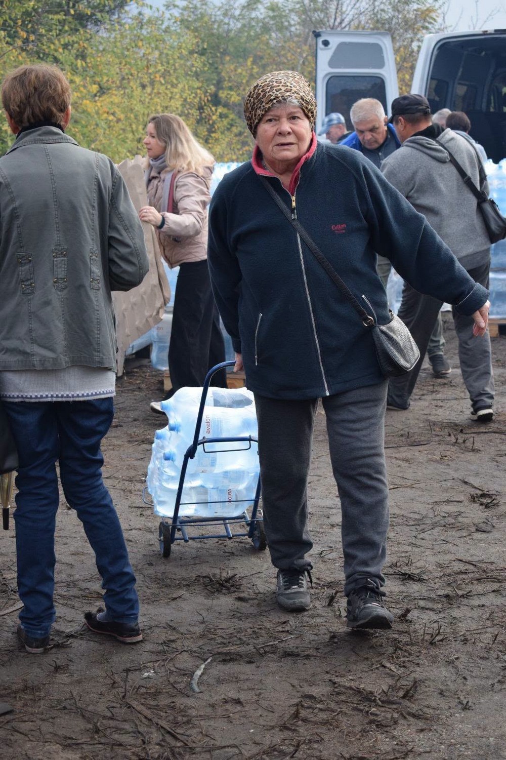Мешканцям села на Нікопольщині роздали питну воду: фото Мешканцям села на Нікопольщині роздали питну воду: фото