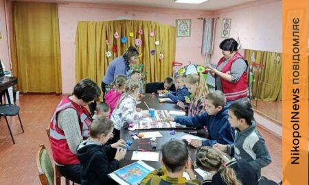 У селі на Нікопольщині Червоний Хрест провів заняття з психосоціальної підтримки для дітей та людей поважного віку (фото)