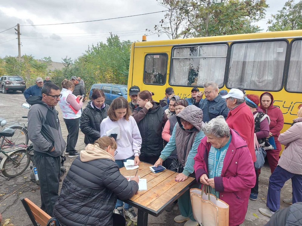 На Нікопольщині роздали продуктові набори від GEM і HGBF. Допомогу отримали жителі 4 сіл. Розповідаємо про це. (7)