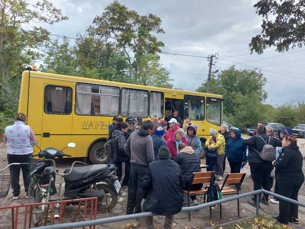 На Нікопольщині роздали продуктові набори від GEM і HGBF. Допомогу отримали жителі 4 сіл. Розповідаємо про це. (8)