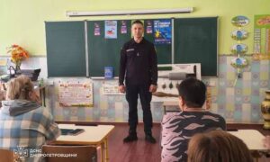 Вчителям на Нікопольщині нагадали правила безпеки: говорили про обстріли, пожежі та генератори (фото)