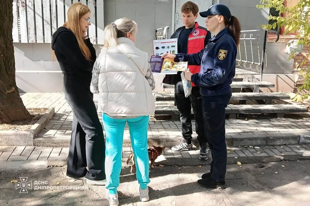 На вулицях Нікополя з людьми провели бесіди (2) На вулицях Нікополя з людьми провели бесіди (2)