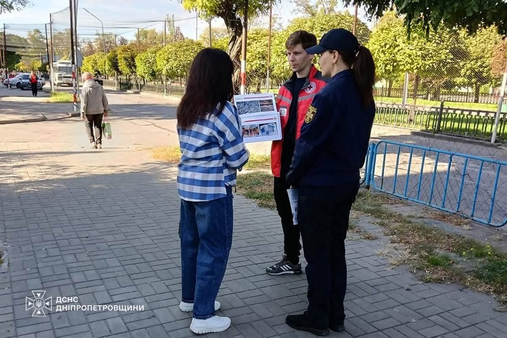 На вулицях Нікополя з людьми провели бесіди (5) На вулицях Нікополя з людьми провели бесіди (5)