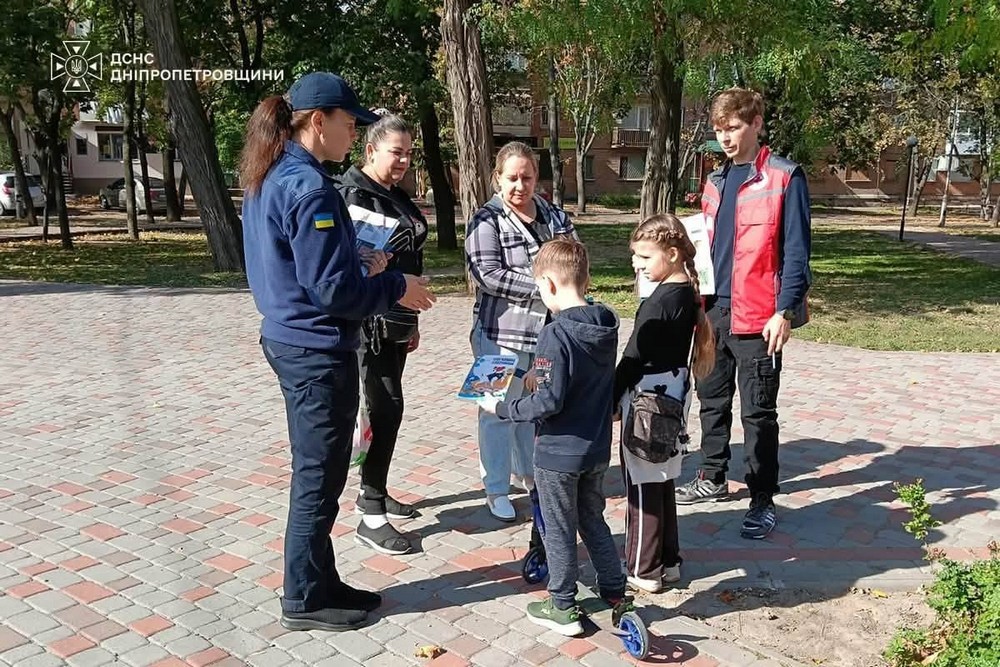 На вулицях Нікополя з людьми провели бесіди (6) На вулицях Нікополя з людьми провели бесіди (6)