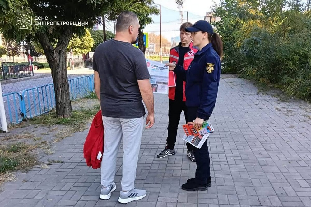 На вулицях Нікополя з людьми провели бесіди (7) На вулицях Нікополя з людьми провели бесіди (7)