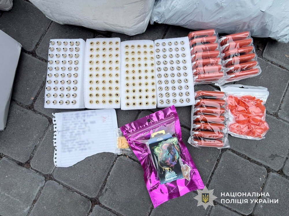 Наркотики в желейних цукерках та електронних цигарках на Дніпропетровщині поліцейські викрили групу наркозбувачів (фото) (2)