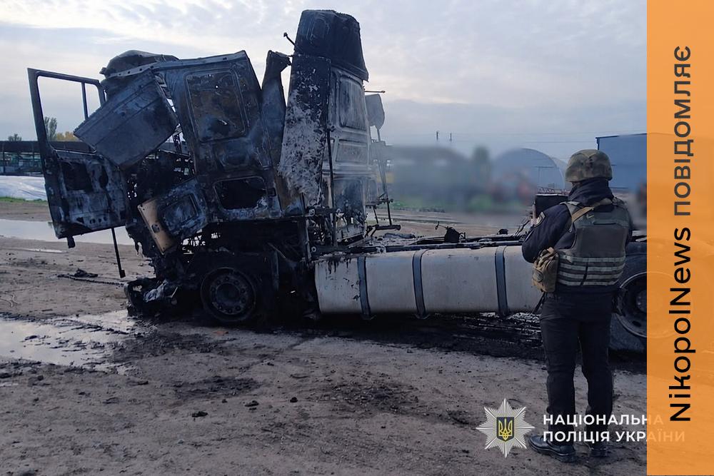 Ворог атакував Нікополь і район: загиблий та 2 поранених, пошкоджені адмінбудівля та спортивна школа, також є поранена на Синельниківщині — поліція (фото)
