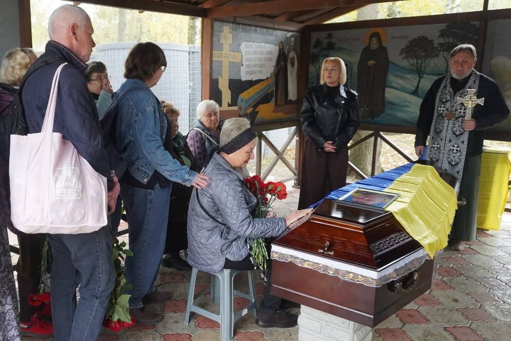 Тривалий час вважався зниклим безвісти: Нікополь провів в останню путь полеглого Захисника (фото) Тривалий час вважався зниклим безвісти: Нікополь провів в останню путь полеглого Захисника (фото)