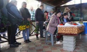 Любив доньку, радів онукам і мріяв про зустріч із рідними: Нікополь провів в останню путь полеглого Захисника (фото)