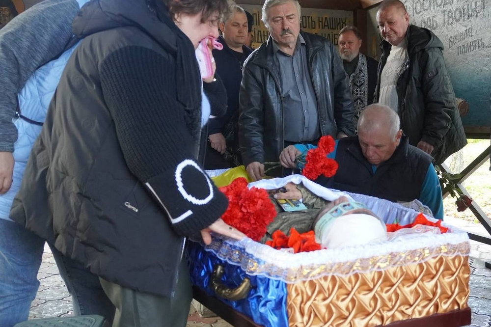 Нікополь провів в останню путь полеглого Захисника5 Нікополь провів в останню путь полеглого Захисника5