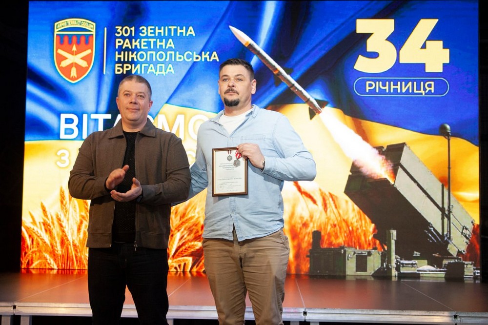 Нікопольської 8