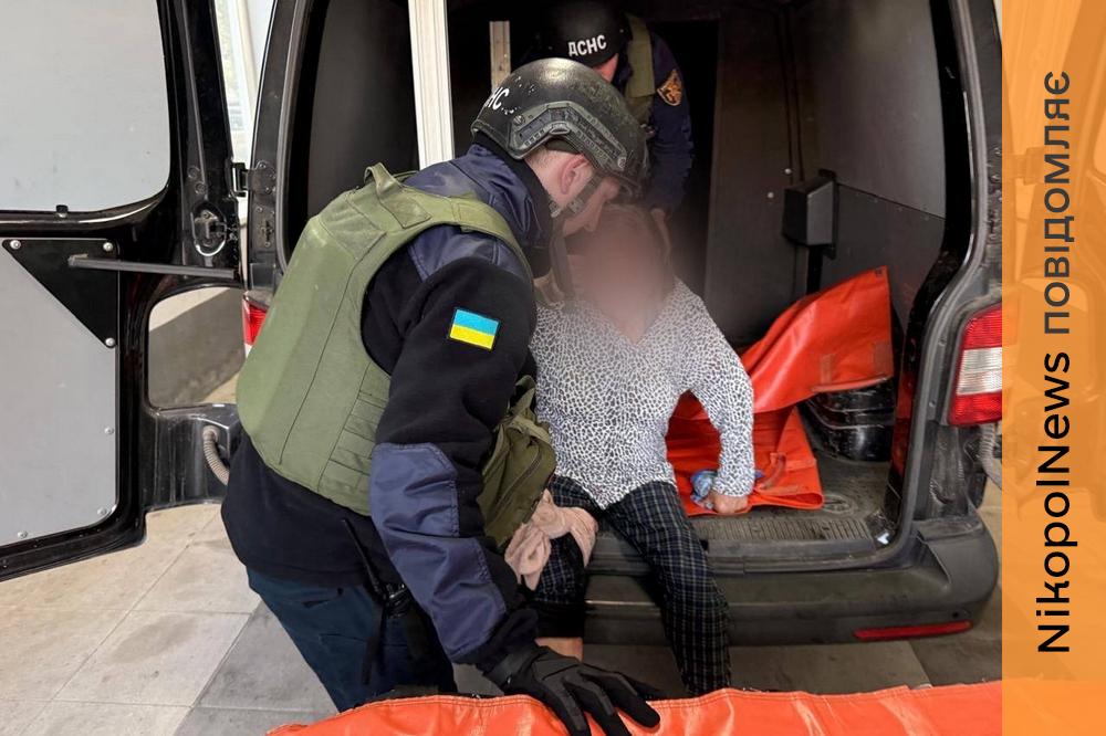 На Нікопольщині загинула дитина, 5 людей постраждали, пошкоджено авто «швидкої» та АЗС, під ударами також були Дніпровський і Криворізький райони (фото)
