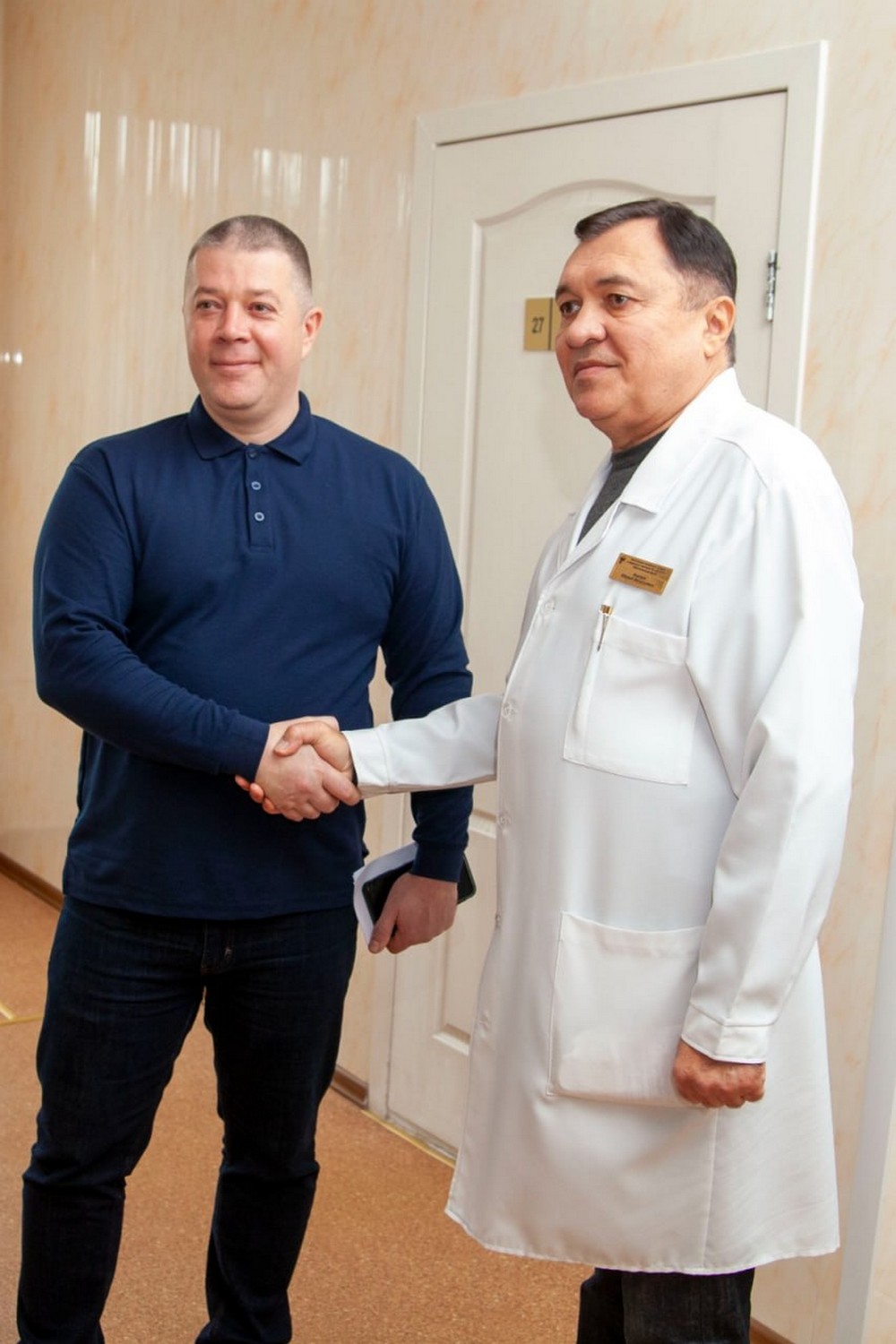 Працівники Нікопольської РДА здали кров. Закликають і інших підтримувати донорський рух. (1)