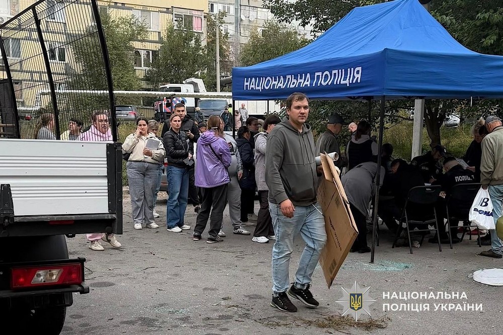 Скинули боєприпас з FPV дрона на дітей і вбили хлопчика на Нікопольщині, багато поранених у районі і області – подробиці кривавих атак окупантів від поліції (фото) (10)