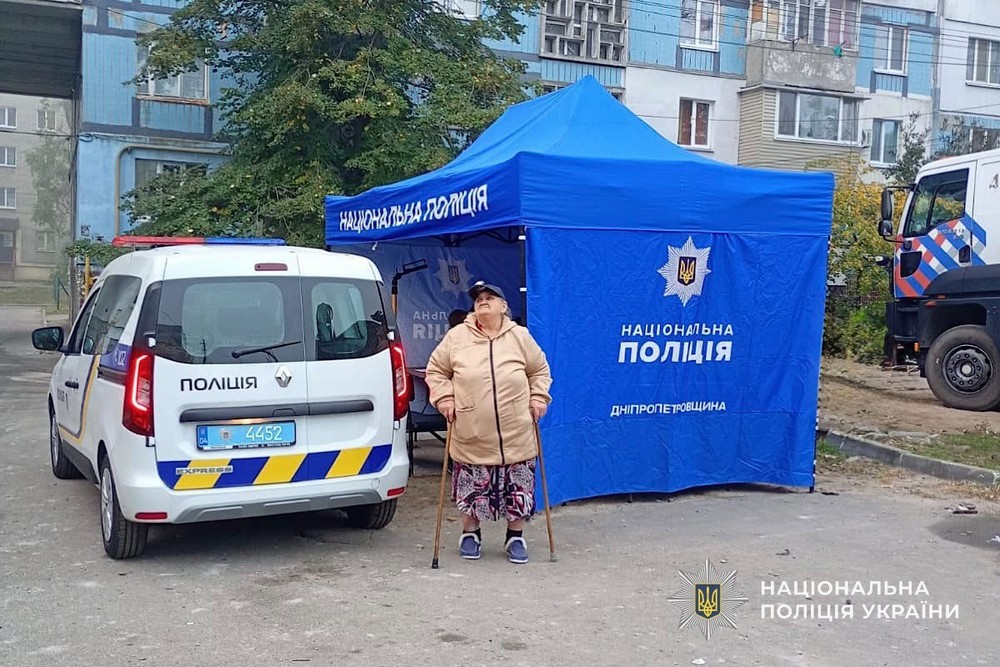 Скинули боєприпас з FPV дрона на дітей і вбили хлопчика на Нікопольщині, багато поранених у районі і області – подробиці кривавих атак окупантів від поліції (фото) (11)