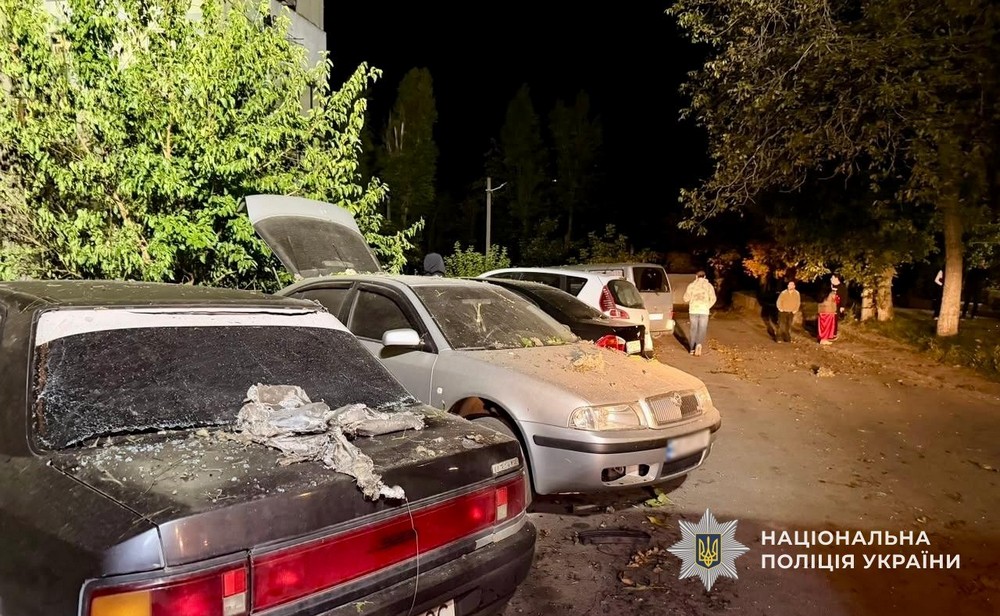 Скинули боєприпас з FPV дрона на дітей і вбили хлопчика на Нікопольщині, багато поранених у районі і області – подробиці кривавих атак окупантів від поліції (фото) (12)